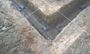 Zbrojenie stopy fundamentowej: Jak uniknąć błędów i zbudować trwale?
