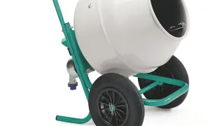Jaka betoniarka na worek cementu 25 kg? Wybierz mądrze (120-150L)
