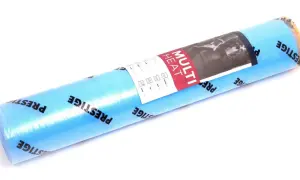 Niebieska szlichta izolacyjna "Multi Heat" marki Prestige, zwinięta w rolkę, gotowa do montażu.