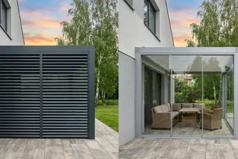 Nowoczesna pergola z przeszklonymi ścianami i meblami wypoczynkowymi, obok zamknięta żaluzjami. Elegancka posadzka z płytek imitujących drewno.