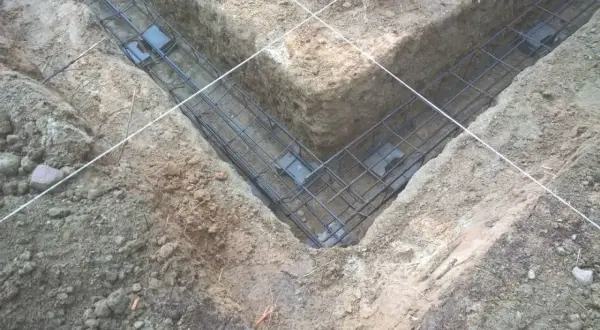 Zbrojenie stopy fundamentowej: Jak uniknąć błędów i zbudować trwale?