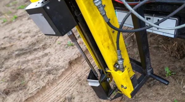 Profesjonalne badanie geotechniczne gruntu cena jest kluczowa dla bezpiecznej budowy. Sprzęt do pobierania próbek gruntu.