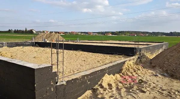Fundamenty: Ile czasu muszą odstać, by dom był trwały?