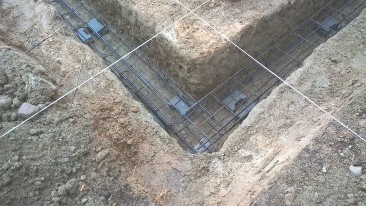 Zbrojenie stopy fundamentowej: Jak uniknąć błędów i zbudować trwale?