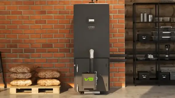 Nowoczesny piec na pellet z zielonym logo, obok palety z workami pelletu. Dofinansowanie do pieca na pellet może być Twoje!